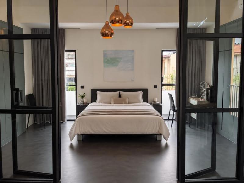 Geylang Shophouse, Eunos / Geylang / Paya Lebar, 3 Bedrooms, 1,112 sqft, Shophouse For Sale, by Lim Kai Xian, 500267110 - Master Bedroom - PropertyGuru.com.sg