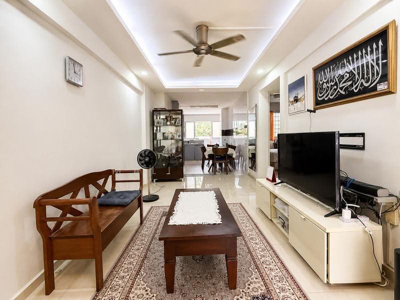 127 Bedok North Street 2, 127 Bedok North Street 2, Bedok / Upper East Coast, 2 Bedrooms, 721 sqft, HDB Flat For Sale, by Malik Sani, 500267114 - Living Room - PropertyGuru.com.sg
