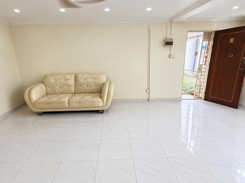 418 Ang Mo Kio Avenue 10, 418 Ang Mo Kio Avenue 10, Ang Mo Kio / Bishan / Thomson, 3 Bedrooms, 1,065 sqft, HDB Flat For Sale, by Agnes Sem, 500267133 - Living Room - PropertyGuru.com.sg