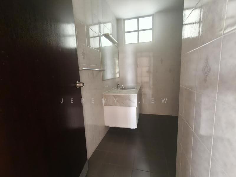 La Suisse I, 58 Swiss View, Newton / Novena, 3 Bedrooms, 2,110 sqft, Condominium For Rent, by Jeremy Liew, 500267156 - Bathroom - PropertyGuru.com.sg