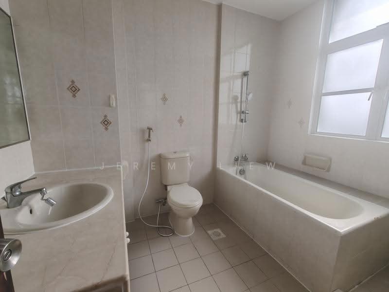 La Suisse I, 58 Swiss View, Newton / Novena, 3 Bedrooms, 2,110 sqft, Condominium For Rent, by Jeremy Liew, 500267156 - Bathroom - PropertyGuru.com.sg