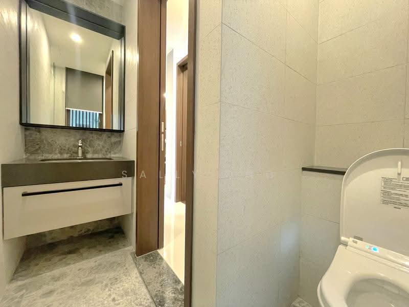 Parksuites, 18 Holland Grove Road, Tanglin / Holland / Bukit Timah, 2 Bedrooms, 872 sqft, Condominium For Sale, by Sally Ong, 500267158 - Bathroom - PropertyGuru.com.sg