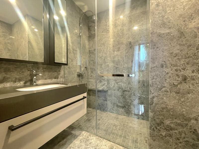 Parksuites, 18 Holland Grove Road, Tanglin / Holland / Bukit Timah, 2 Bedrooms, 872 sqft, Condominium For Sale, by Sally Ong, 500267158 - Bathroom - PropertyGuru.com.sg