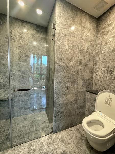 Parksuites, 18 Holland Grove Road, Tanglin / Holland / Bukit Timah, 2 Bedrooms, 872 sqft, Condominium For Sale, by Sally Ong, 500267158 - Bathroom - PropertyGuru.com.sg