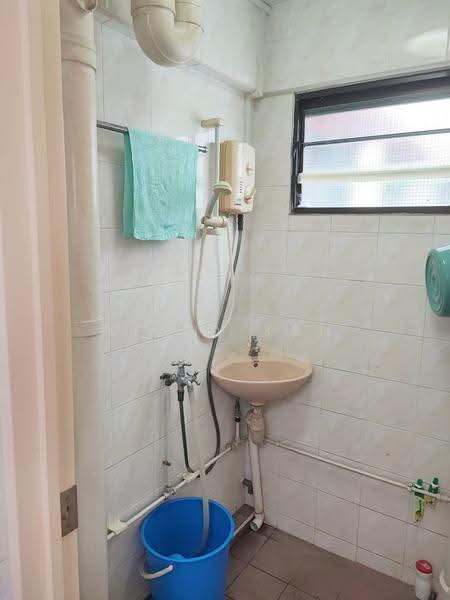 130 Bukit Merah View, 130 Bukit Merah View, Alexandra / Commonwealth, Room Rental, 100 sqft, HDB Flat For Rent, by Kenny Kan, 500267160 - Bathroom - PropertyGuru.com.sg