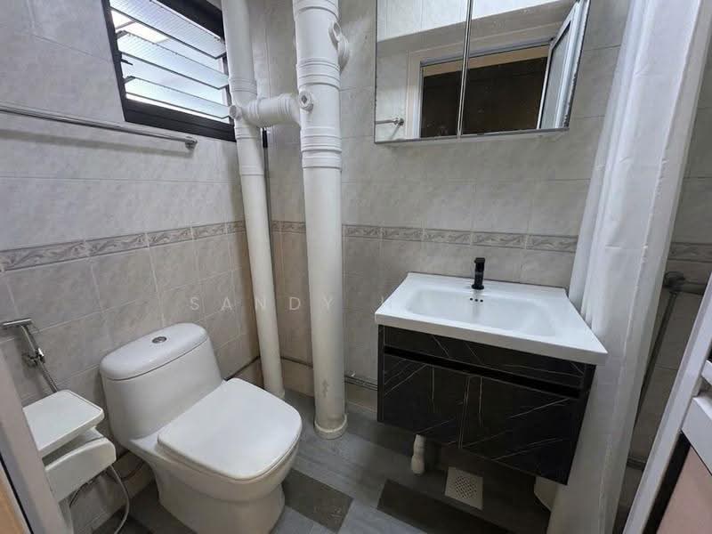 275B Jurong West Street 25, 275B Jurong West Street 25, Boon Lay / Jurong / Tuas, 3 Bedrooms, 1,194 sqft, HDB Flat For Sale, by Sandy Hong, 500267165 - Bathroom - PropertyGuru.com.sg
