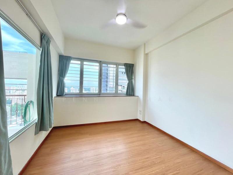 Queens, 10 Stirling Road, Alexandra / Commonwealth, 4 Bedrooms, 2,390 sqft, Condominium For Sale, by Spenncer Mak, 500267169 - Bedroom - PropertyGuru.com.sg