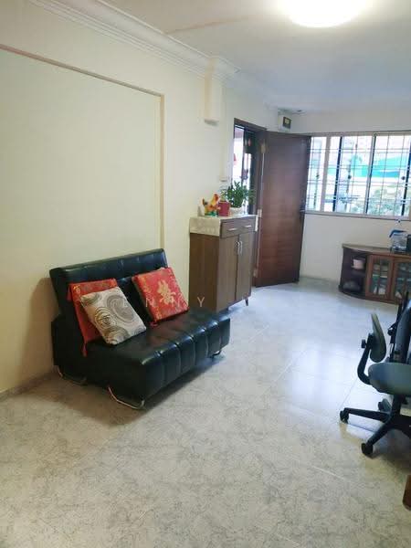 813 Tampines Street 81, 813 Tampines Street 81, Pasir Ris / Tampines, Room Rental, 100 sqft, HDB Flat For Rent, by Kenny Kan, 500267170 - Living Room - PropertyGuru.com.sg