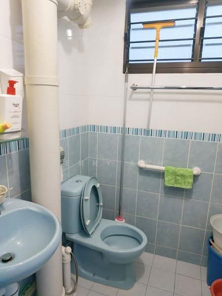 813 Tampines Street 81, 813 Tampines Street 81, Pasir Ris / Tampines, Room Rental, 100 sqft, HDB Flat For Rent, by Kenny Kan, 500267170 - Bathroom - PropertyGuru.com.sg