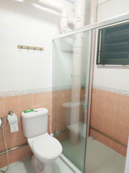 260D Sengkang East Way, 260D Sengkang East Way, Hougang / Punggol / Sengkang, Room Rental, 100 sqft, HDB Flat For Rent, by Kenny Kan, 500267174 - Bathroom - PropertyGuru.com.sg