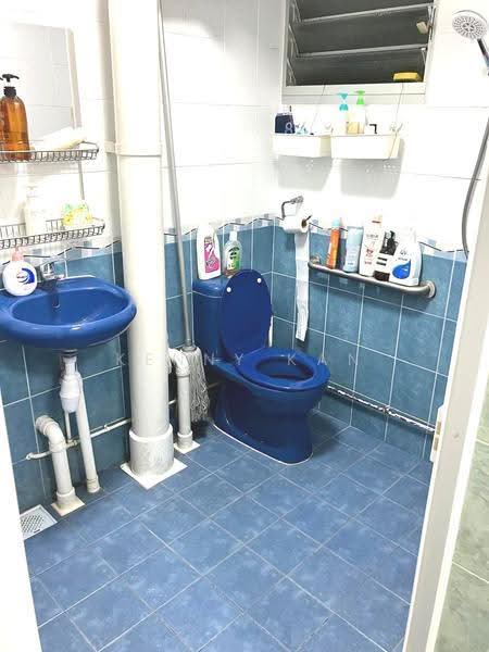 459 Ang Mo Kio Avenue 10, 459 Ang Mo Kio Avenue 10, Ang Mo Kio / Bishan / Thomson, Room Rental, 100 sqft, HDB Flat For Rent, by Kenny Kan, 500267188 - Bathroom - PropertyGuru.com.sg