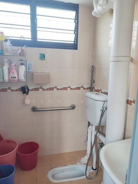411 Ang Mo Kio Avenue 10, 411 Ang Mo Kio Avenue 10, Ang Mo Kio / Bishan / Thomson, Room Rental, 100 sqft, HDB Flat For Rent, by Kenny Kan, 500267197 - Bathroom - PropertyGuru.com.sg