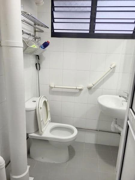 547 Bedok North Street 3, 547 Bedok North Street 3, Bedok / Upper East Coast, Room Rental, 120 sqft, HDB Flat For Rent, by Kenny Kan, 500267205 - Bathroom - PropertyGuru.com.sg