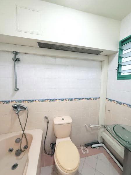 15 Farrer Park Road, 15 Farrer Park Road, Farrer Park / Serangoon Rd, 3 Bedrooms, 808 sqft, HDB Flat For Sale, by Valerie Ong, 500267206 - Master Bathroom - PropertyGuru.com.sg