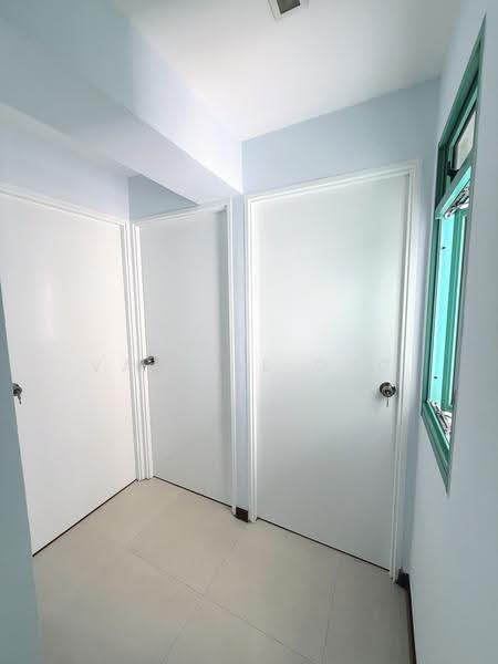 15 Farrer Park Road, 15 Farrer Park Road, Farrer Park / Serangoon Rd, 3 Bedrooms, 808 sqft, HDB Flat For Sale, by Valerie Ong, 500267206 - Corridor walkway - PropertyGuru.com.sg