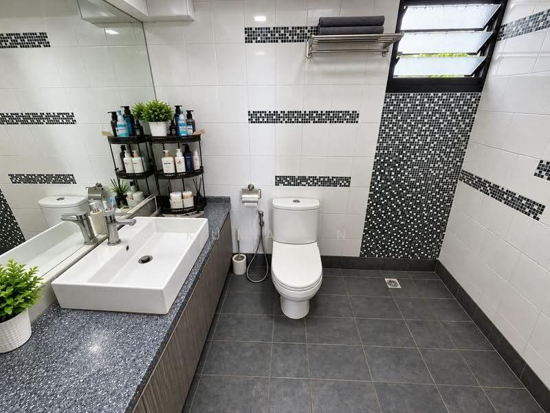 261B Punggol Way, 261B Punggol Way, Hougang / Punggol / Sengkang, 3 Bedrooms, 1,216 sqft, HDB Flat For Sale, by Kumar N, 500267207 - Bathroom - PropertyGuru.com.sg