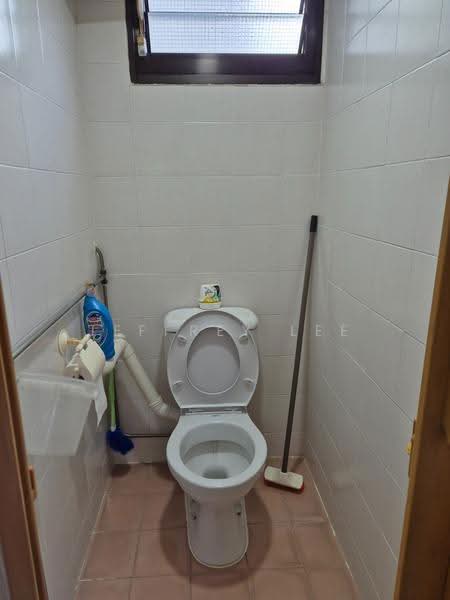 170 Stirling Road, 170 Stirling Road, Alexandra / Commonwealth, Room Rental, 150 sqft, HDB Flat For Rent, by Jeffrey Lee, 500267214 - Bathroom - PropertyGuru.com.sg
