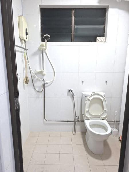 606 Hougang Avenue 4, 606 Hougang Avenue 4, Hougang / Punggol / Sengkang, Room Rental, 100 sqft, HDB Flat For Rent, by Kenny Kan, 500267241 - Bathroom - PropertyGuru.com.sg
