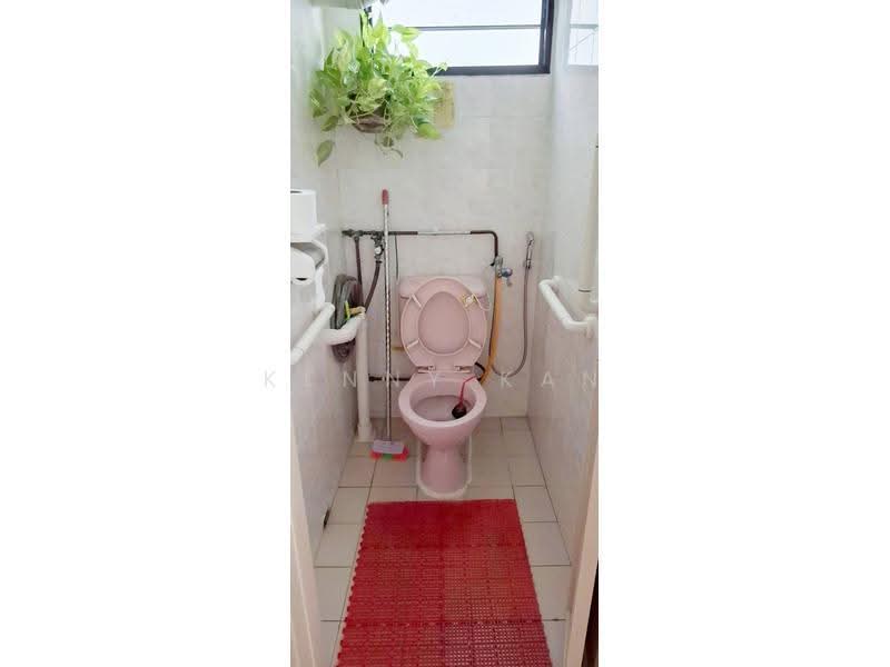 13 Lorong 7 Toa Payoh, 13 Lorong 7 Toa Payoh, Balestier / Toa Payoh, Room Rental, 100 sqft, HDB Flat For Rent, by Kenny Kan, 500267254 - Bathroom - PropertyGuru.com.sg