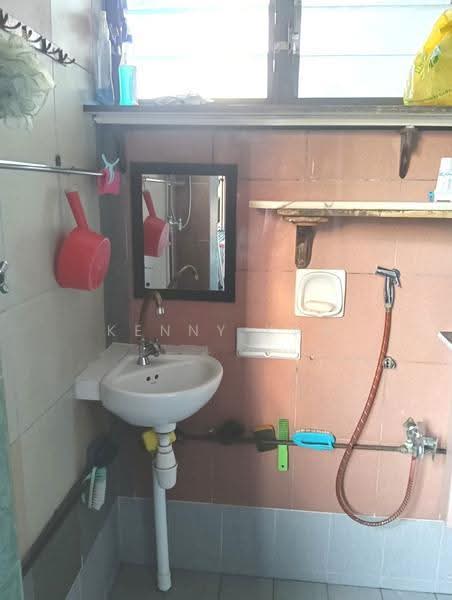 369 Bukit Batok Street 31, 369 Bukit Batok Street 31, Dairy Farm / Bukit Panjang / Choa Chu Kang, Room Rental, 100 sqft, HDB Flat For Rent, by Kenny Kan, 500267267 - Bathroom - PropertyGuru.com.sg