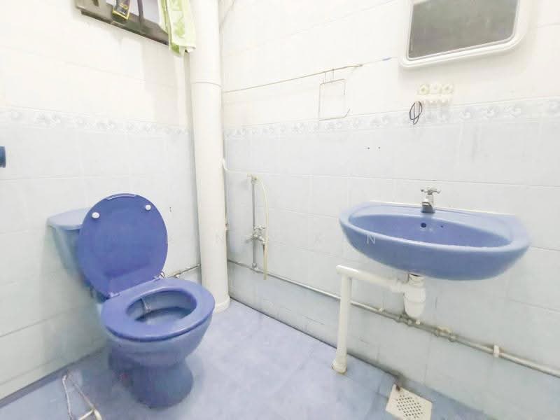 588A Montreal Drive, 588A Montreal Drive, Sembawang / Yishun, Room Rental, 100 sqft, HDB Flat For Rent, by Kenny Kan, 500267270 - Bathroom - PropertyGuru.com.sg