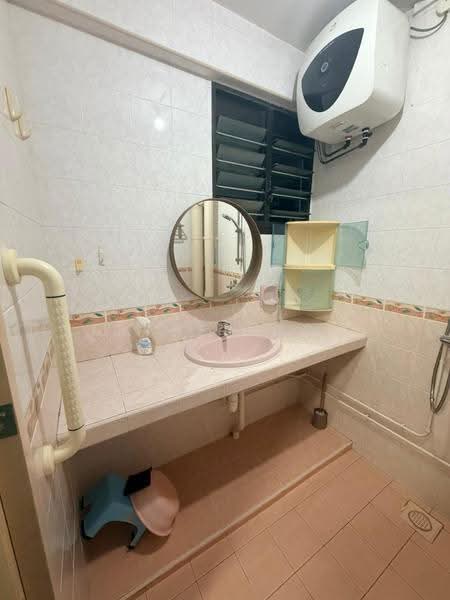51 Sims Drive, 51 Sims Drive, Eunos / Geylang / Paya Lebar, Room Rental, 180 sqft, HDB Flat For Rent, by Esther Goh, 500267281 - Bathroom - PropertyGuru.com.sg