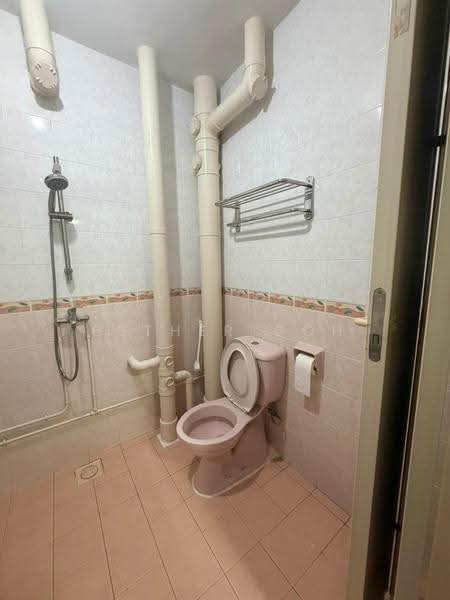 51 Sims Drive, 51 Sims Drive, Eunos / Geylang / Paya Lebar, Room Rental, 180 sqft, HDB Flat For Rent, by Esther Goh, 500267281 - Bathroom - PropertyGuru.com.sg