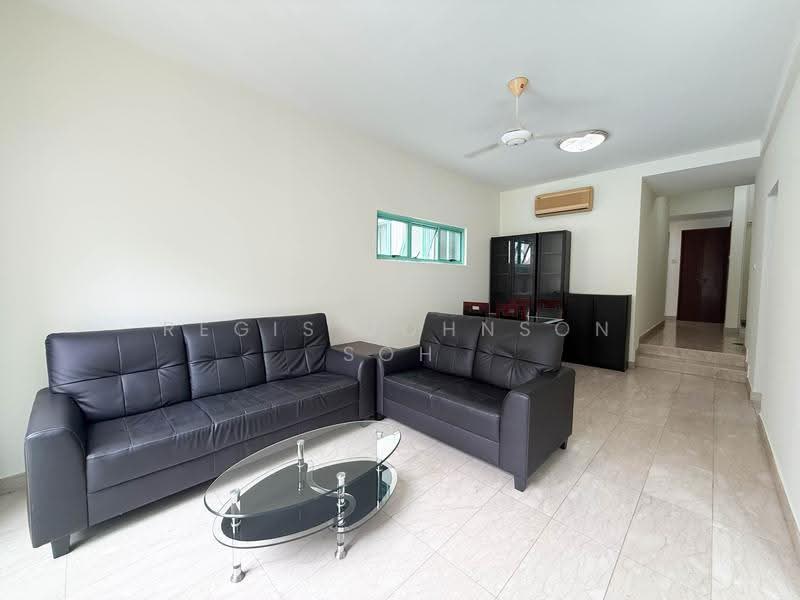 Hazel Park Condo, 15 Hazel Park Condo, Dairy Farm / Bukit Panjang / Choa Chu Kang, 2 Bedrooms, 980 sqft, Condominium For Sale, by Regis Johnson Soh, 500267301 - Living Room - PropertyGuru.com.sg