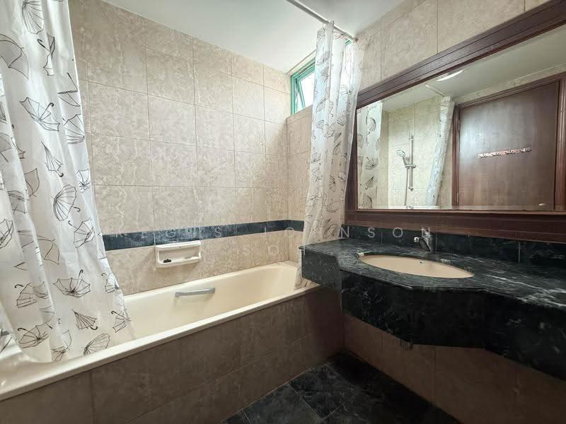 Hazel Park Condo, 15 Hazel Park Condo, Dairy Farm / Bukit Panjang / Choa Chu Kang, 2 Bedrooms, 980 sqft, Condominium For Sale, by Regis Johnson Soh, 500267301 - Bathroom - PropertyGuru.com.sg