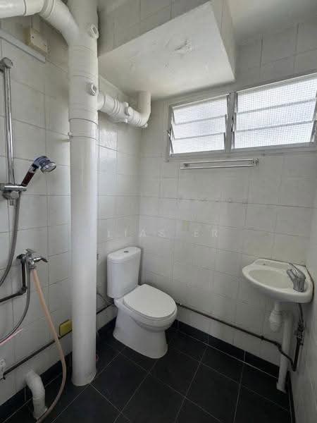 811 Tampines Avenue 4, 811 Tampines Avenue 4, Pasir Ris / Tampines, 3 Bedrooms, 980 sqft, HDB Flat For Sale, by Elias Er, 500267303 - Bathroom - PropertyGuru.com.sg