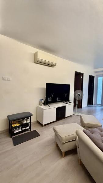 241 Bukit Batok East Avenue 5, 241 Bukit Batok East Avenue 5, Dairy Farm / Bukit Panjang / Choa Chu Kang, 2 Bedrooms, 721 sqft, HDB Flat For Sale, by Billy Yu 虞信仁, 500267329 - Living Room - PropertyGuru.com.sg