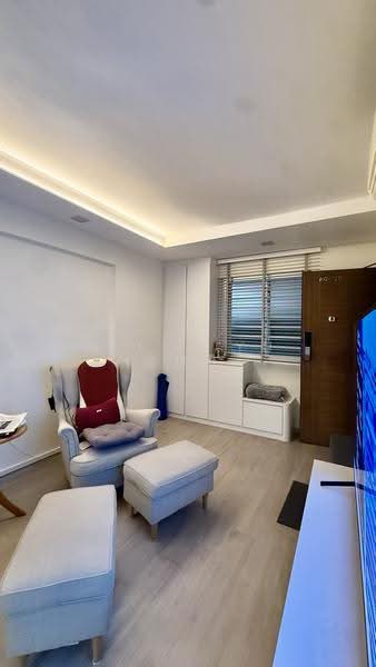 241 Bukit Batok East Avenue 5, 241 Bukit Batok East Avenue 5, Dairy Farm / Bukit Panjang / Choa Chu Kang, 2 Bedrooms, 721 sqft, HDB Flat For Sale, by Billy Yu 虞信仁, 500267329 - Living Room - PropertyGuru.com.sg
