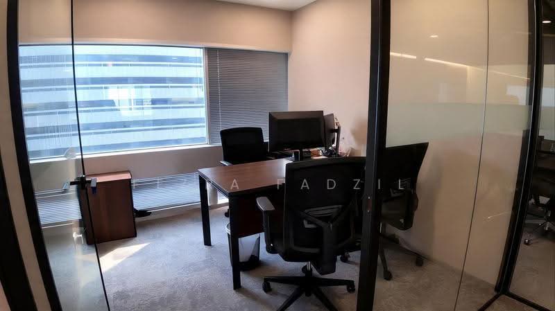 Gateway East, 152 Beach Road, Beach Road / Bugis / Rochor, 1,816 sqft, Office For Rent, by Fezra Fadzil, 500267336 - Glass Room 4 - CommercialGuru.com.sg