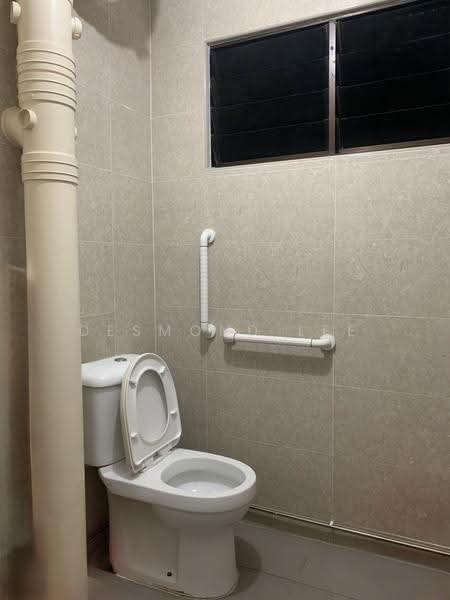 101 Serangoon North Avenue 1, 101 Serangoon North Avenue 1, Hougang / Punggol / Sengkang, 3 Bedrooms, 980 sqft, HDB Flat For Rent, by Desmond Lee, 500267344 - Bathroom - PropertyGuru.com.sg