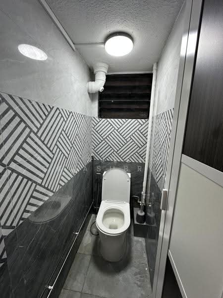 107 Lorong 1 Toa Payoh, 107 Lorong 1 Toa Payoh, Balestier / Toa Payoh, 1 Bedroom, 500 sqft, HDB Flat For Rent, by Rajesh Balasubramanian, 500267362 - Bathroom - PropertyGuru.com.sg
