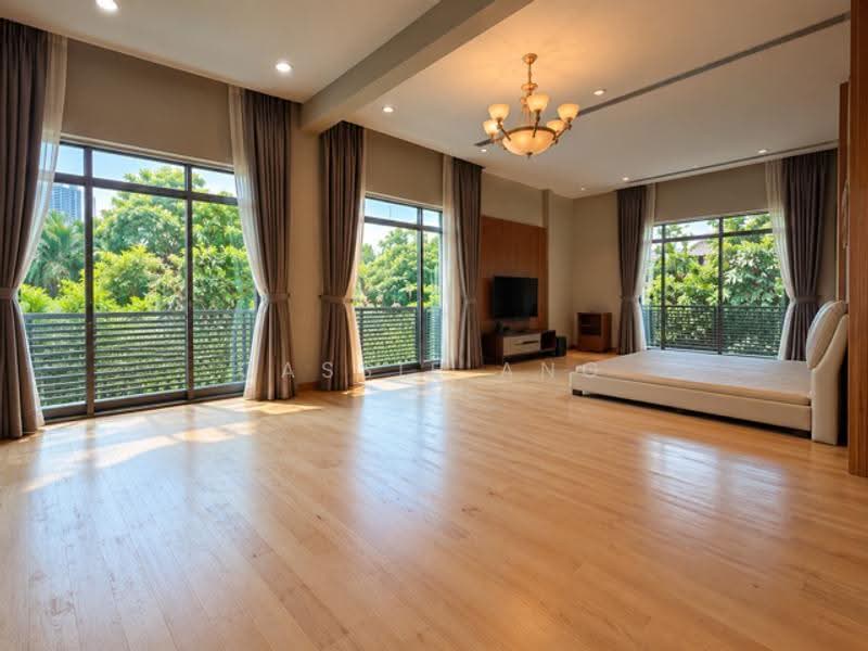 Bishopgate, Chatsworth Road, Jervois Road, Jervois Hill, Mount Echo Park,Ridley Park, Rochalie Drive, Bishopgate, Chatsworth Road, Jervois Road, Jervois Hill, Mount Echo Park,Ridley Park, Rochalie Drive, Tanglin / Holland / Bukit Timah, 6 Bedrooms, 7,500 sqft, Good Class Bungalow For Sale, by Cassie Ang, 500267363 - Spacious Ensiute Bedroom - PropertyGuru.com.sg