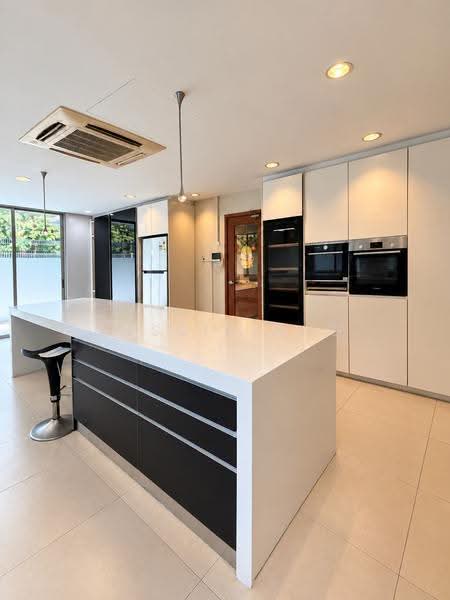 Bishopgate, Chatsworth Road, Jervois Road, Jervois Hill, Mount Echo Park,Ridley Park, Rochalie Drive, Bishopgate, Chatsworth Road, Jervois Road, Jervois Hill, Mount Echo Park,Ridley Park, Rochalie Drive, Tanglin / Holland / Bukit Timah, 6 Bedrooms, 7,500 sqft, Good Class Bungalow For Sale, by Cassie Ang, 500267363 - Fully Equipped Kitchen - PropertyGuru.com.sg