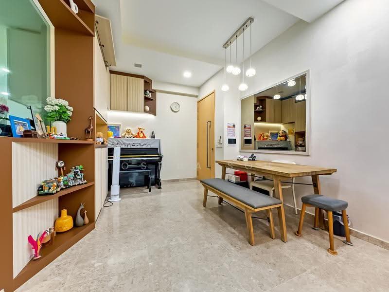 The Luxurie, 19 Compassvale Road, Hougang / Punggol / Sengkang, 3 Bedrooms, 1,001 sqft, Condominium For Sale, by Joshua Soh, 500267368 - Entrance Dining - PropertyGuru.com.sg