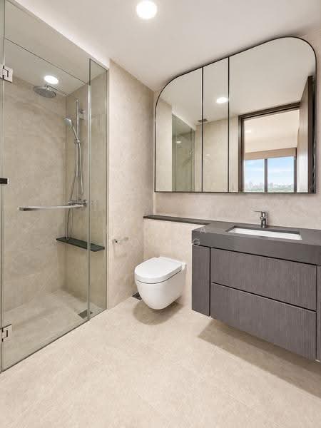 Avenue South Residence, 11 Silat Avenue, Alexandra / Commonwealth, 2 Bedrooms, 721 sqft, Condominium For Sale, by Regina Young, 500267379 - Masters toilet - PropertyGuru.com.sg