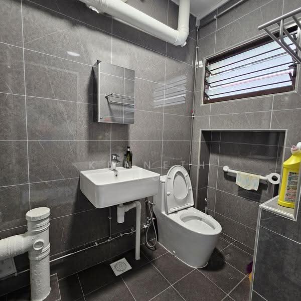 316 Tampines Street 33, 316 Tampines Street 33, Pasir Ris / Tampines, Room Rental, 150 sqft, HDB Flat For Rent, by Kenneth Khoo, 500267382 - Bathroom - PropertyGuru.com.sg