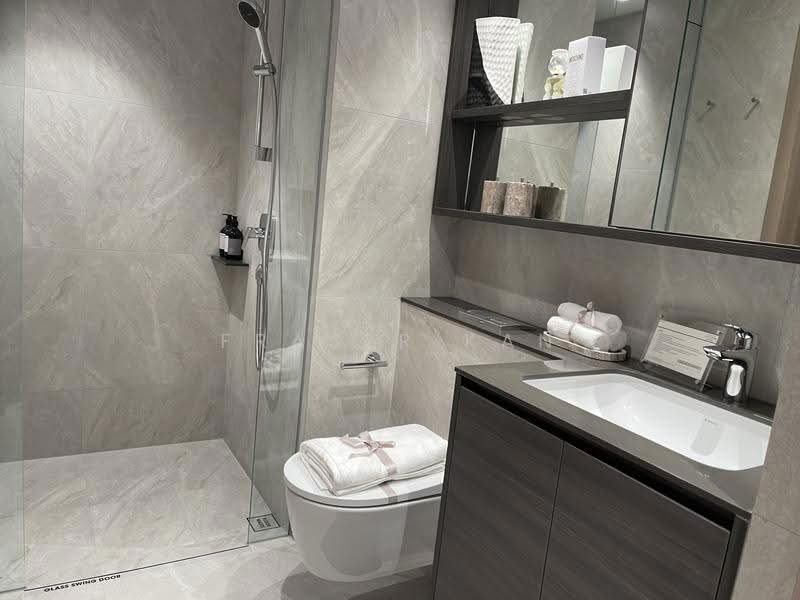 Lucerne Grand, Lakeside Drive, Boon Lay / Jurong / Tuas, 3 Bedrooms, 883 sqft, Condominium For Sale, by Fraser Kan, 500267397 - Bathroom - PropertyGuru.com.sg