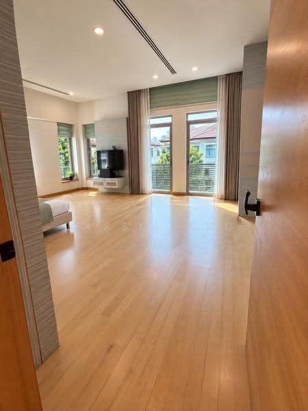 Bishopgate, Chatsworth Road, Jervois Road, Jervois Hill, Mount Echo Park, Ridley Park, Rochalie Driv, Bishopgate, Chatsworth Road, Jervois Road, Jervois Hill, Mount Echo Park,Ridley Park, Rochalie Drive, Tanglin / Holland / Bukit Timah, 6 Bedrooms, 7,500 sqft, Good Class Bungalow For Rent, by Cassie Ang, 500267403 - Spacious Ensuite Bedroom - PropertyGuru.com.sg
