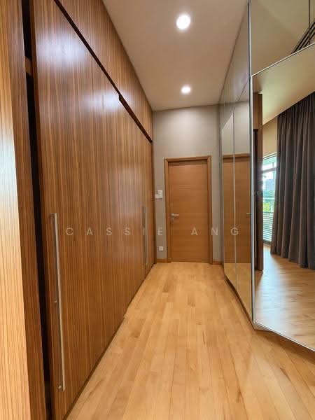 Bishopgate, Chatsworth Road, Jervois Road, Jervois Hill, Mount Echo Park, Ridley Park, Rochalie Driv, Bishopgate, Chatsworth Road, Jervois Road, Jervois Hill, Mount Echo Park,Ridley Park, Rochalie Drive, Tanglin / Holland / Bukit Timah, 6 Bedrooms, 7,500 sqft, Good Class Bungalow For Rent, by Cassie Ang, 500267403 - Walk in Wardrobe - PropertyGuru.com.sg