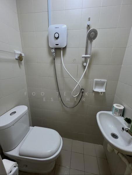 East Meadows, 30 Tanah Merah Kechil Road, Bedok / Upper East Coast, Room Rental, 150 sqft, Condominium For Rent, by Foo Tee Kim Esther, 500267414 - Bathroom - PropertyGuru.com.sg