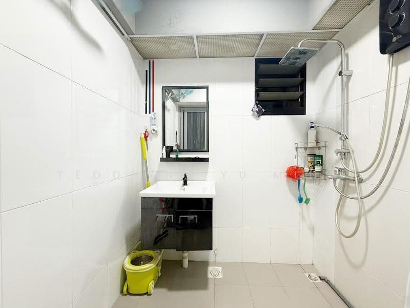 467B Bukit Batok West Avenue 9, 467B Bukit Batok West Avenue 9, Dairy Farm / Bukit Panjang / Choa Chu Kang, 3 Bedrooms, 1,001 sqft, HDB Flat For Sale, by Teddy Ng Yu Ming, 500267432 - Bathroom - PropertyGuru.com.sg