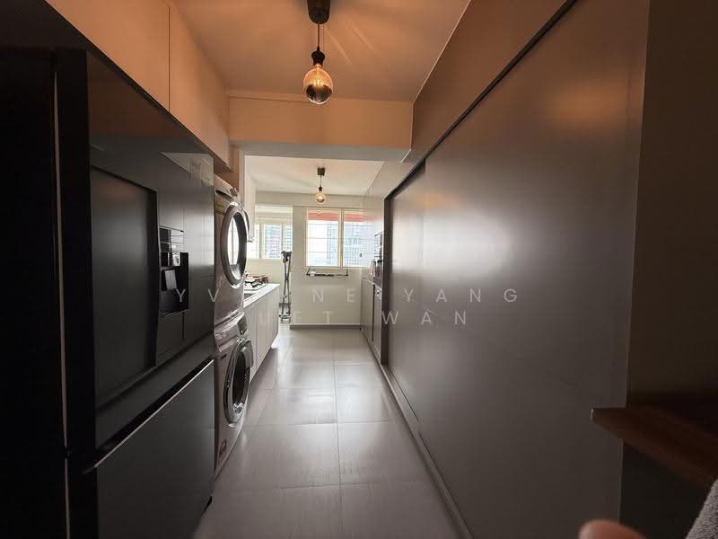 11 Holland Drive, 11 Holland Drive, Tanglin / Holland / Bukit Timah, 2 Bedrooms, 700 sqft, HDB Flat For Sale, by Yvonne Yang Suet Wan, 500267435 - Kitchen - PropertyGuru.com.sg
