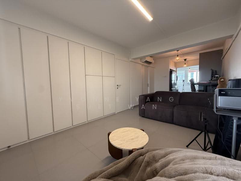 11 Holland Drive, 11 Holland Drive, Tanglin / Holland / Bukit Timah, 2 Bedrooms, 700 sqft, HDB Flat For Sale, by Yvonne Yang Suet Wan, 500267435 - Living Room - PropertyGuru.com.sg