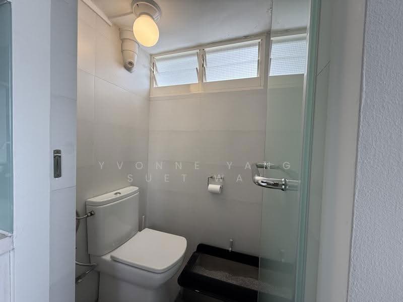 11 Holland Drive, 11 Holland Drive, Tanglin / Holland / Bukit Timah, 2 Bedrooms, 700 sqft, HDB Flat For Sale, by Yvonne Yang Suet Wan, 500267435 - Bathroom - PropertyGuru.com.sg