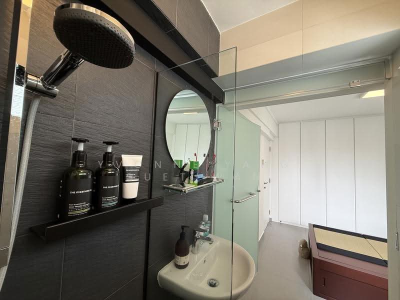 11 Holland Drive, 11 Holland Drive, Tanglin / Holland / Bukit Timah, 2 Bedrooms, 700 sqft, HDB Flat For Sale, by Yvonne Yang Suet Wan, 500267435 - Bathroom - PropertyGuru.com.sg