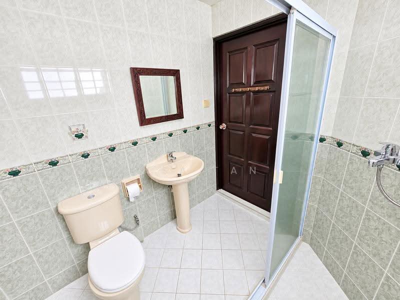 Clydescove, Loyang Place, Changi Airport / Changi Village, 4 Bedrooms, 4,000 sqft, Semi-Detached House For Rent, by Lisa Tan, 500267452 - Bathroom - PropertyGuru.com.sg